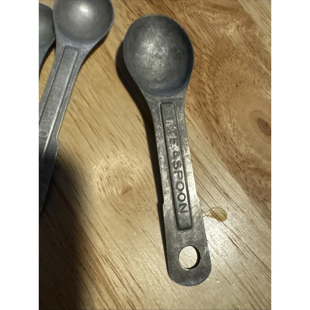 Set of 5 Vintage Aluminum  Measuring Spoons 1/4 Tsp 2- 1/2 Teaspoon 2 Teaspoon